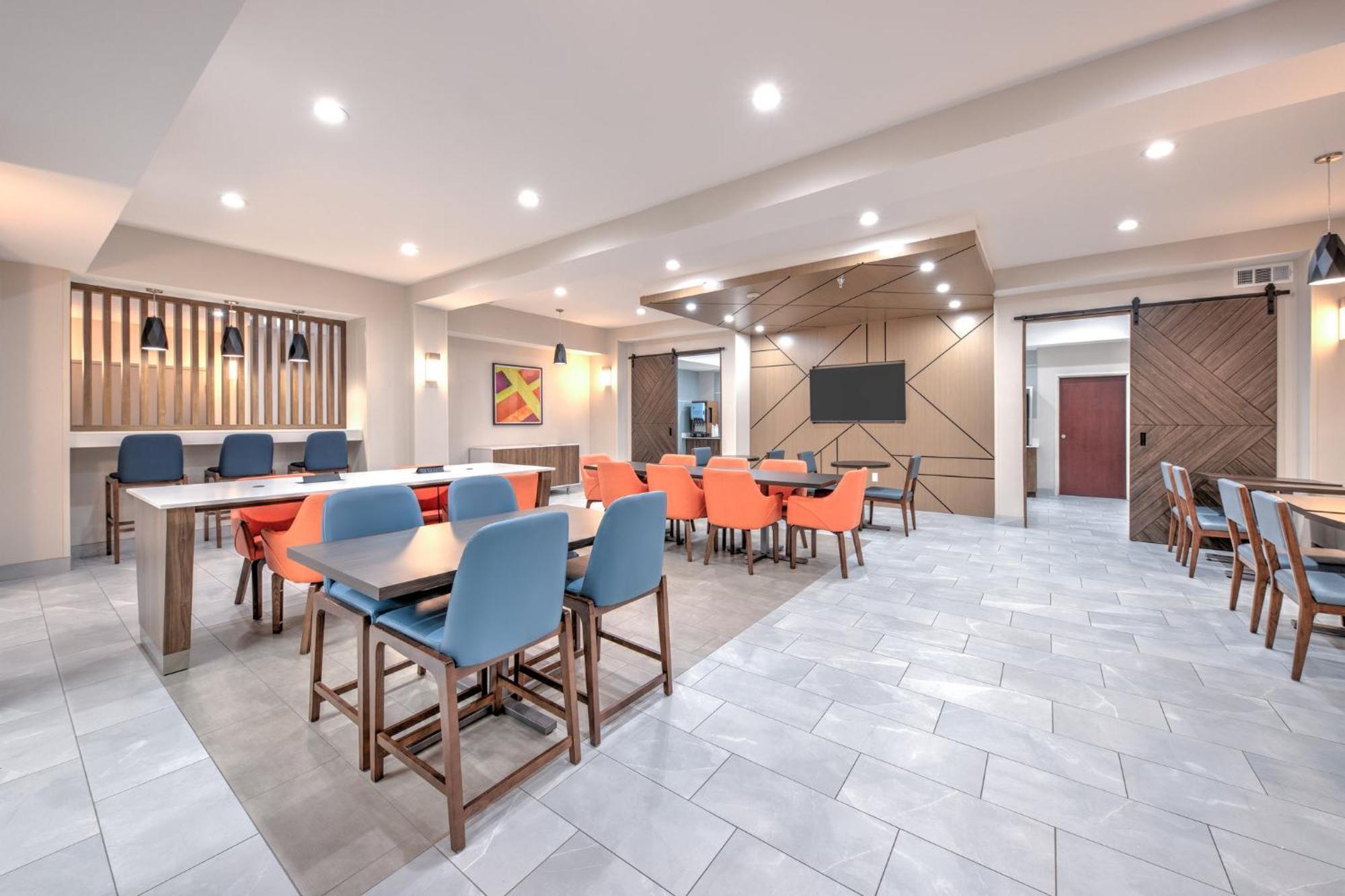 Holiday Inn Express Hotel & Suites Dallas West By Ihg Exterior photo