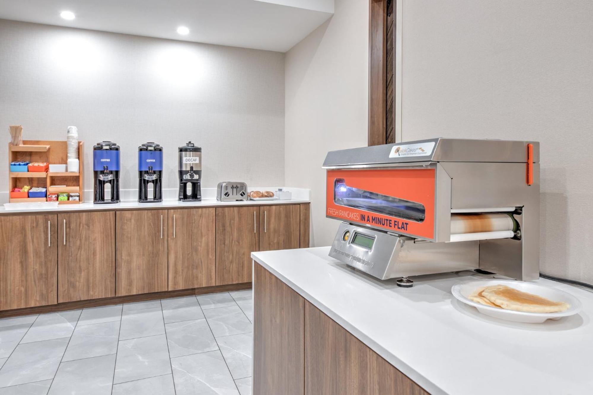Holiday Inn Express Hotel & Suites Dallas West By Ihg Exterior photo