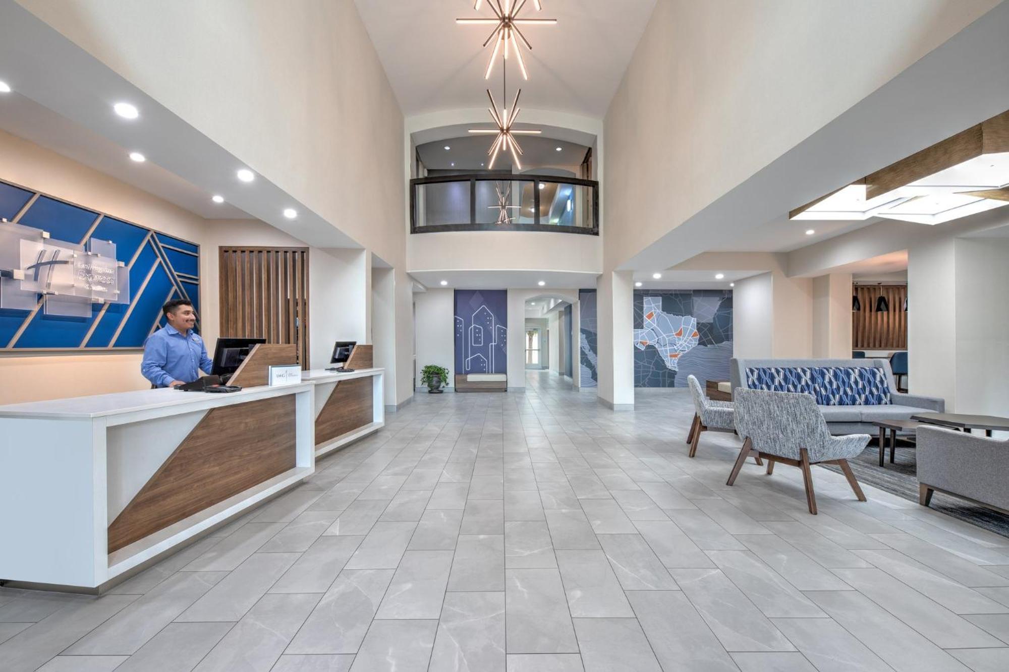 Holiday Inn Express Hotel & Suites Dallas West By Ihg Exterior photo