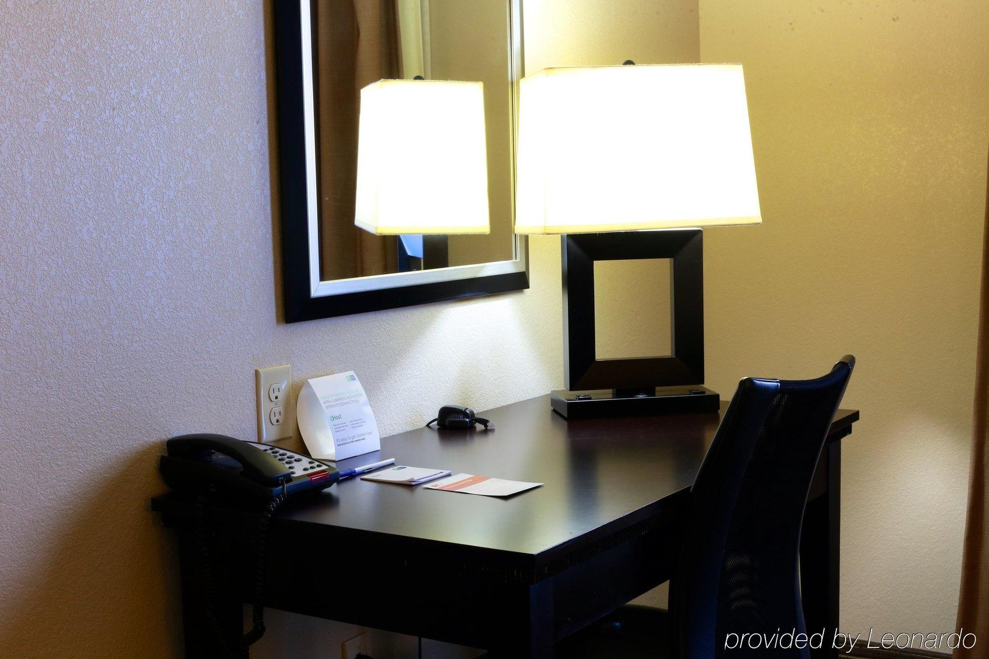 Holiday Inn Express Hotel & Suites Dallas West By Ihg Exterior photo