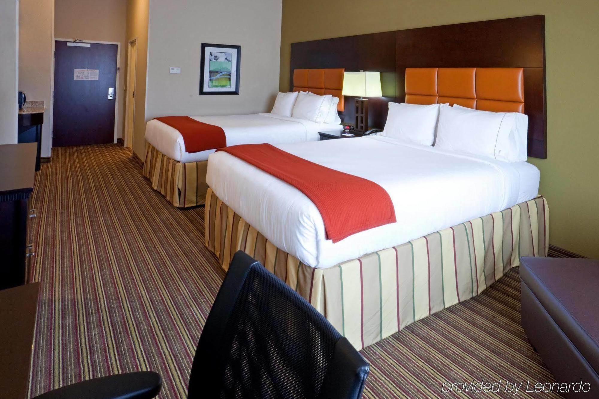 Holiday Inn Express Hotel & Suites Dallas West By Ihg Exterior photo